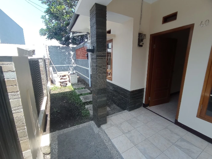 Rumah sewa saturnus bandung halaman depan